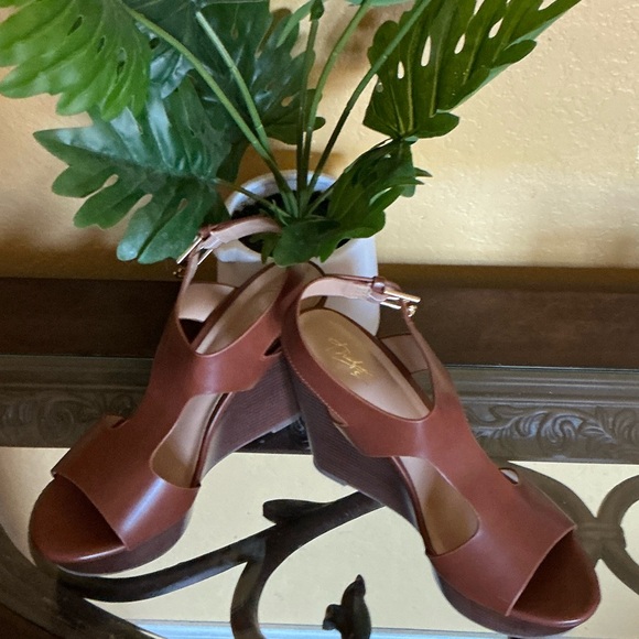 Thalia Sodi Shoes - Thalia Sodi Tan Wedge Sandals